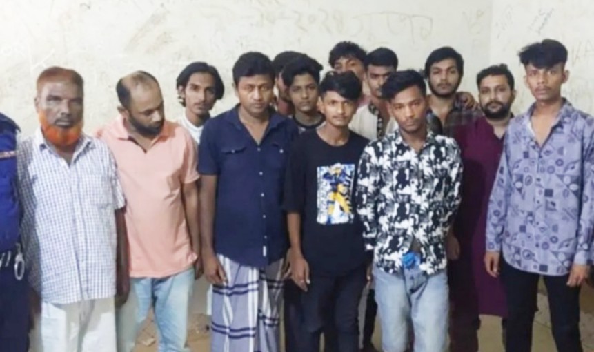 কুমিল্লা নগরীতে কিশোর গ্যাং ও ছিনতাইকারীদের বিরুদ্ধে পুলিশের অভিযান, আটক ১৫